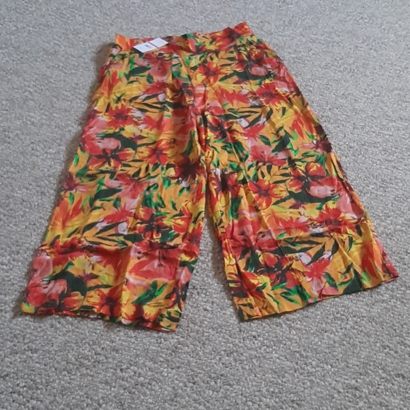 New Wide Leg Crop Capris Pant - Picture 6 of 9